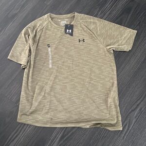 🍍UNDER ARMOUR 🍍shirt size large 🍍T-1